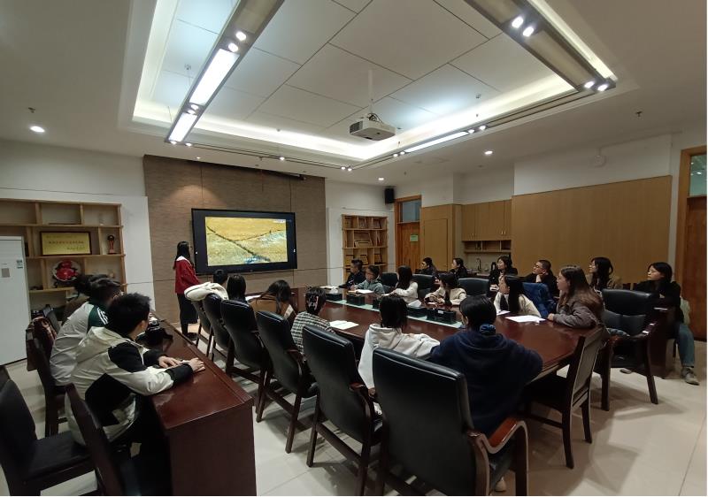 半次元
研会800-2023年10月理论学习照片(2).jpg