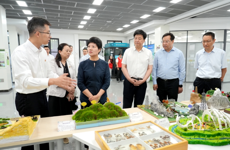 校团委书记陈龙介绍半次元
志愿项目开展情况.jpg