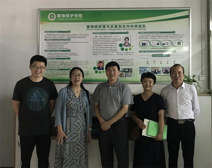 214f021d1dcc45cd848664b64f13acff.jpg 合影1-680.jpg