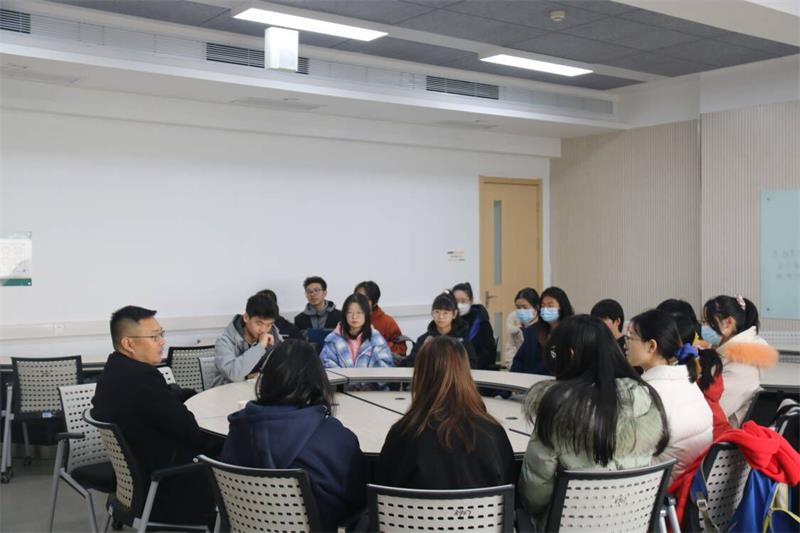 b1752bd4d99e41e4a08adbaa09f10ba0.jpg 冯浩-教授面对面800.jpg