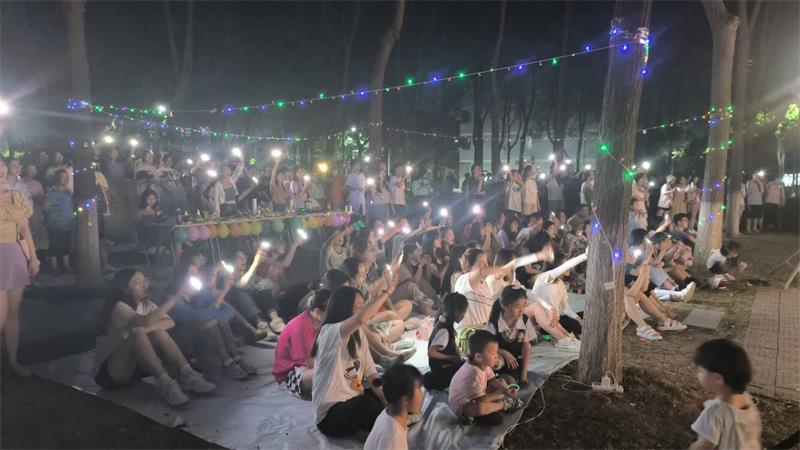 b361188d545647e095a50b84a288ab18.jpg 毕业生晚会800.jpg