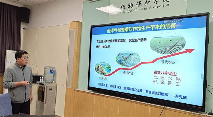 0994e2a7ecbb4ee183c224b7838b4cbe.jpg 毛虎德作报告原图_裁剪-750.jpg