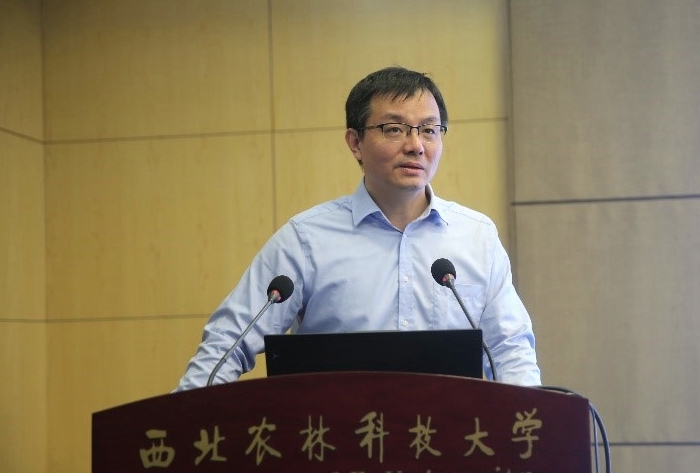 43db1d796219461391dfe93a721c0308.jpg 叶健做报告_修图.jpg