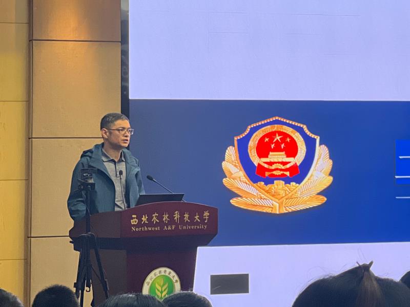 7f6a9d8d9dfa45b98cedfeb386be1116.jpg 周向阳800作报告.jpg