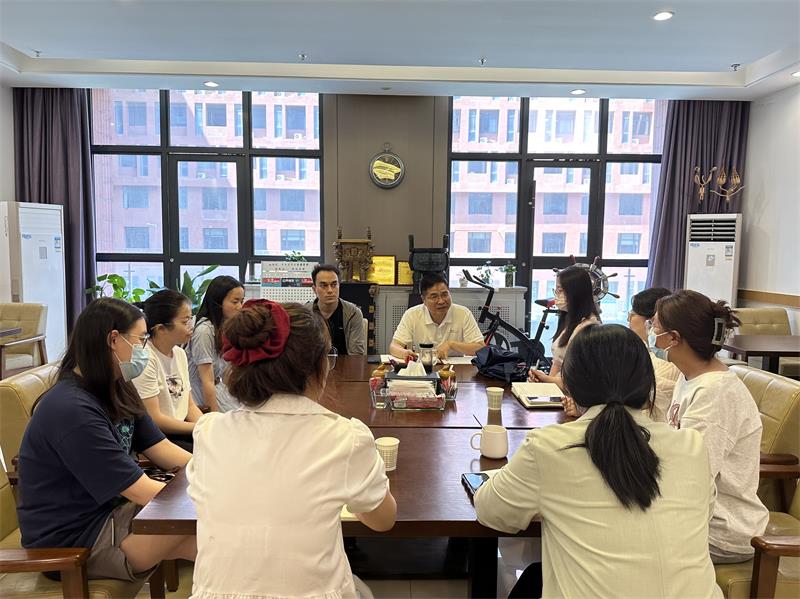 a8419e2ec4ed4ab4b3f9e9f5a51eac70.jpg 800坚决打好毕业生就业攻坚战.jpg