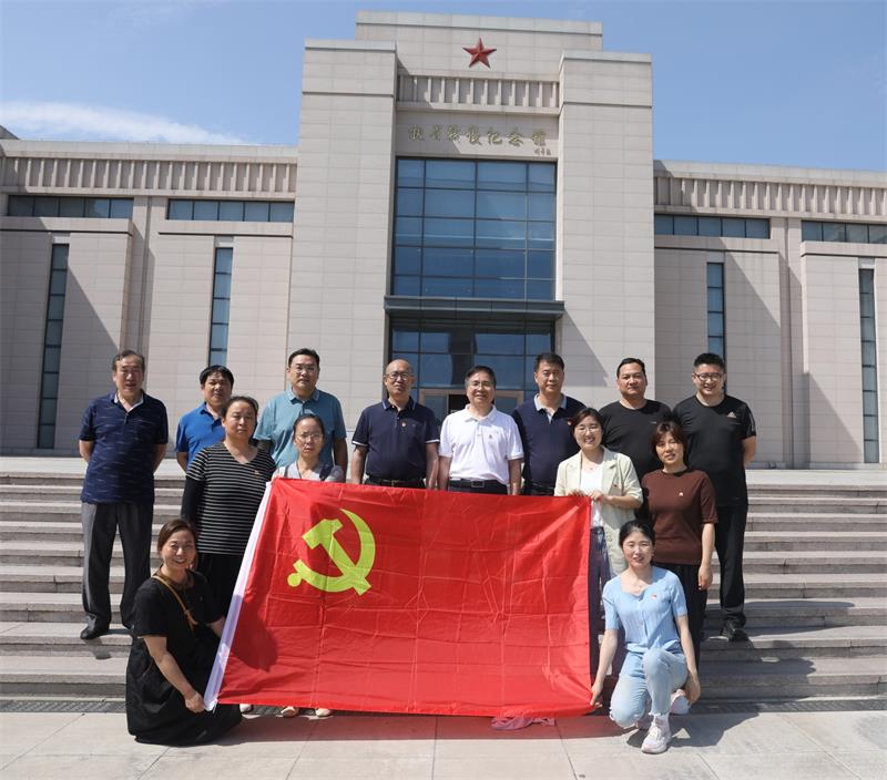 e38de085b5ba4dff85d859b0f193ffba.jpg 6月29日800扶眉战役纪念馆合影.jpg