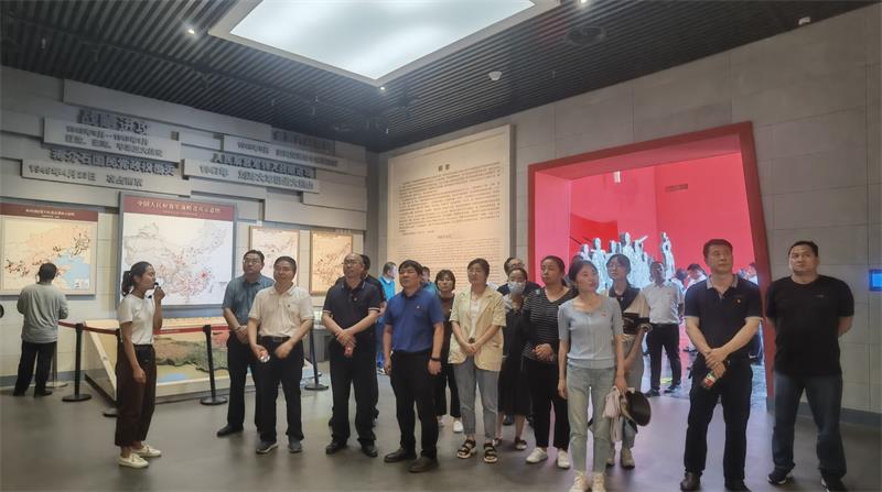 f97102ba9a9443679d398d533be6f5f0.jpg 6月29日800裁剪参观扶眉战役纪念馆22_看图王.jpg